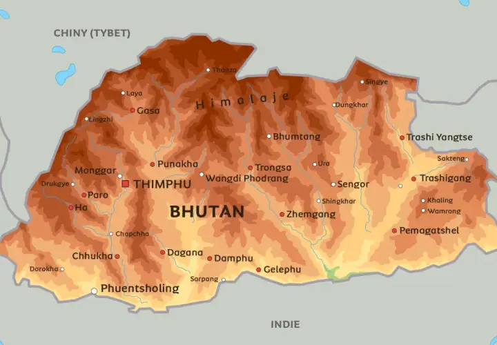 Mapa pokazuje, gdzie leży Bhutan, między Chinami (Tybetem) a Indiami, w otoczeniu Himalajów.