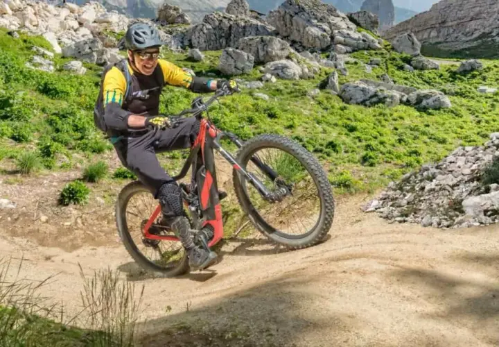 Oblicz spalanie kalorii przy 30 km na rowerze - kalkulator online