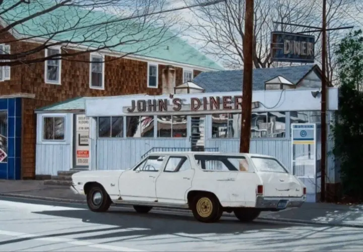 Białe kombi przed "John's Diner" wygląda jak żywe, mistrzowski fotorealizm.