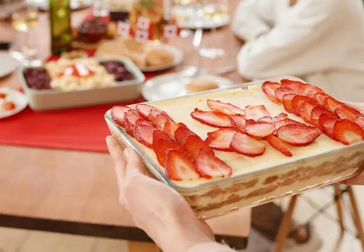 Orzeźwiające tiramisu truskawkowe bez jajek na upalne dni sezonu
