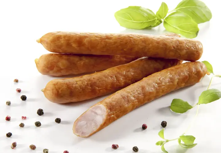 Kiełbasa z piersią kurczaka Morliny: smak, przepisy i wartości odżywcze