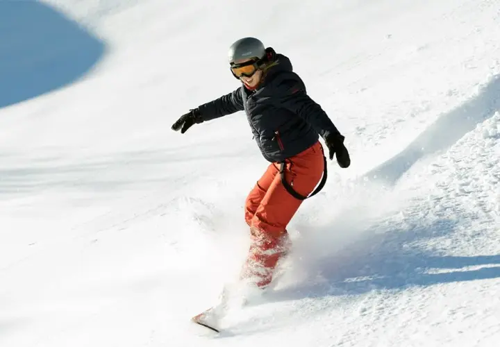 Co jest trudniejsze narty czy snowboard? Odkryj, co warto wiedzieć