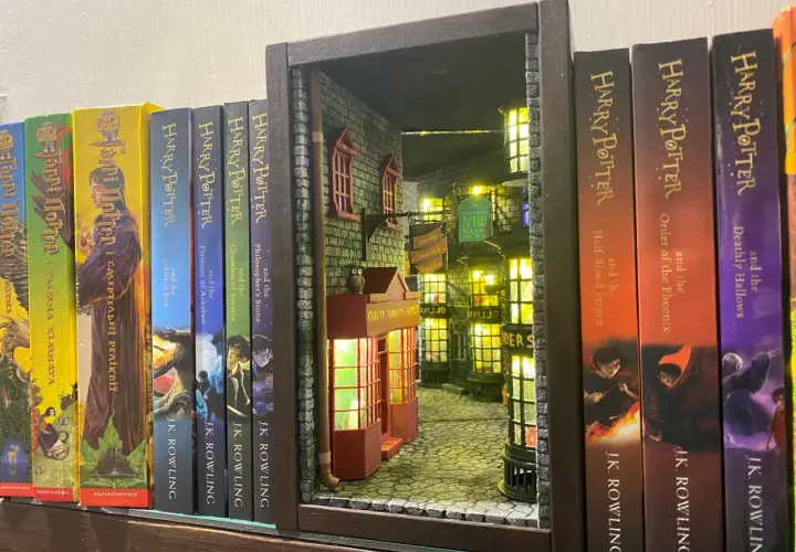 Jak jest po angielsku szafka na książki - różnice między bookcase a bookshelf