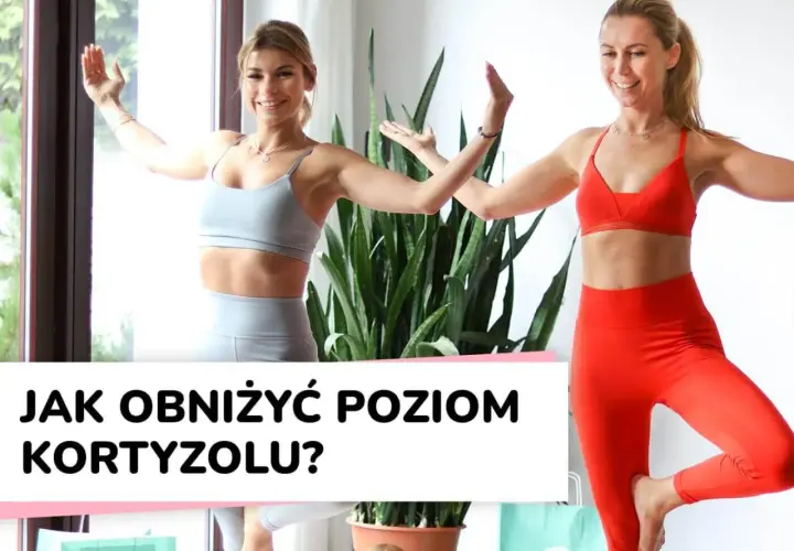 Dwie kobiety ćwiczą jogę, by pokazać, jak zmniejszyć kortyzol.