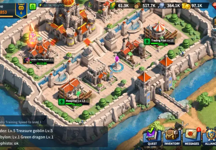 Wirtualne królestwo w grze League of Kingdoms. Widok z lotu ptaka na miasto z murami, budynkami i rzeką.