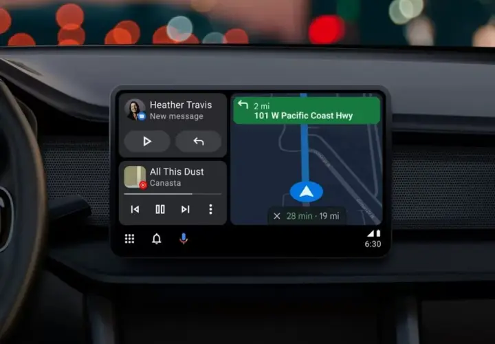 Navigazione con app Android Auto: messaggio da Heather Travis e musica in riproduzione, con indicazioni stradali per la Pacific Coast Hwy.