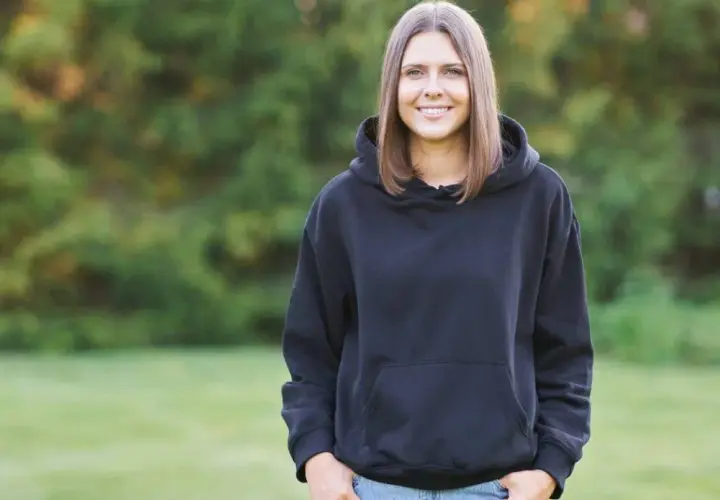 Jakie spodnie do czarnej bluzy? Stylizacje na każdą okazję!