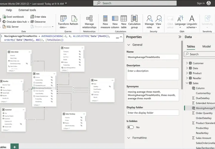 Modello dati Power BI con tabelle correlate: Sales, Customer, Product, Reseller, Date e Sales Territory. La tabella Sales contiene la misura "MovingAverageThreeMonths".