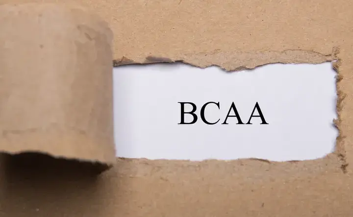 BCAA przed czy po treningu - kiedy najlepiej je przyjmować?
