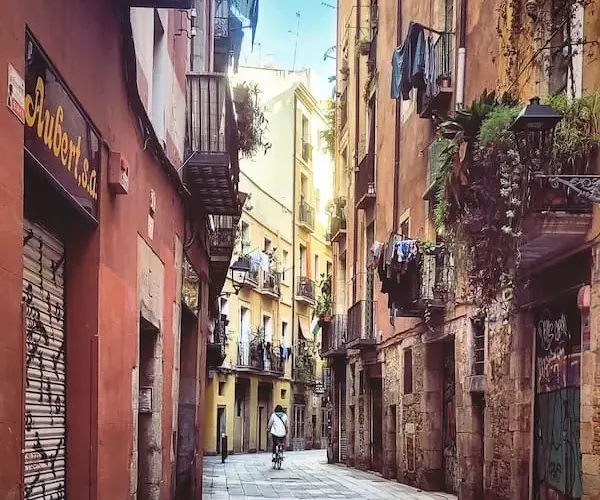 Barcelona: Gdzie spać? Dzielnice na każdą kieszeń i styl