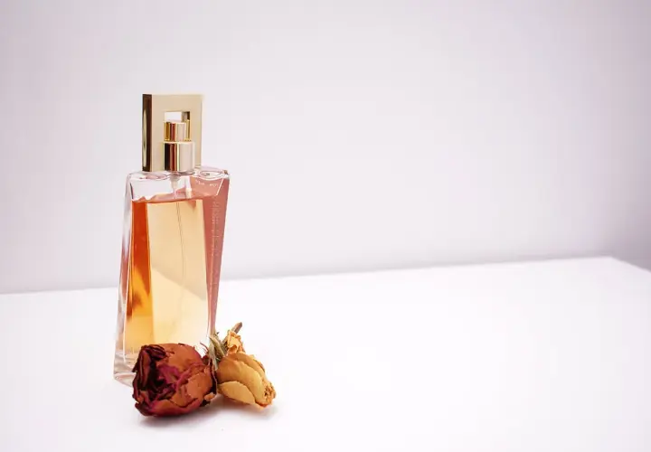 Perfumy niszowe: Co to jest i dlaczego warto je poznać? Przewodnik
