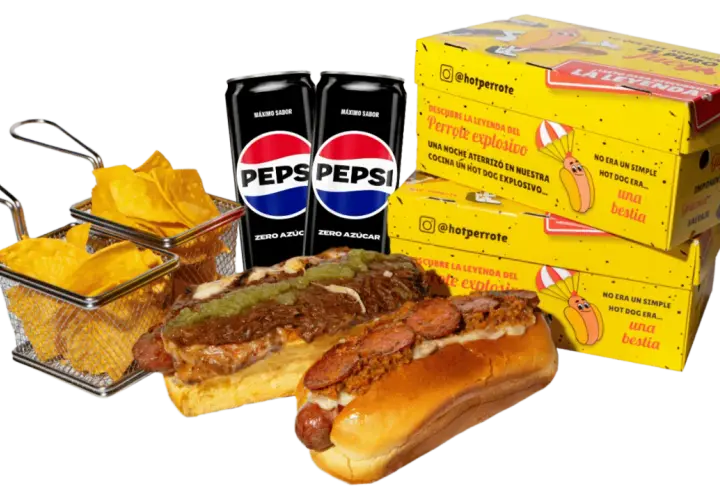 Dos perritos calientes gourmet con patatas y Pepsi Zero. ¡Una explosión de sabor!