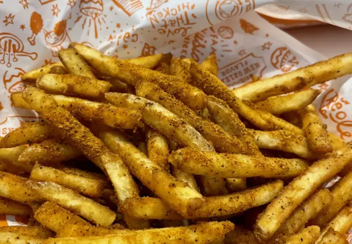 Ile kosztują zakręcone frytki w maku? Zaskakujące ceny i promocje