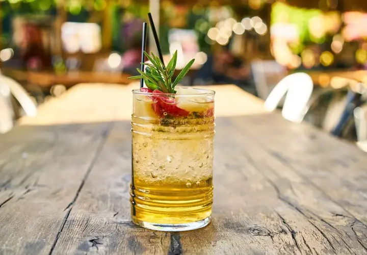 Najlepsze drinki na panieński, które oczarują Twoje przyjaciółki