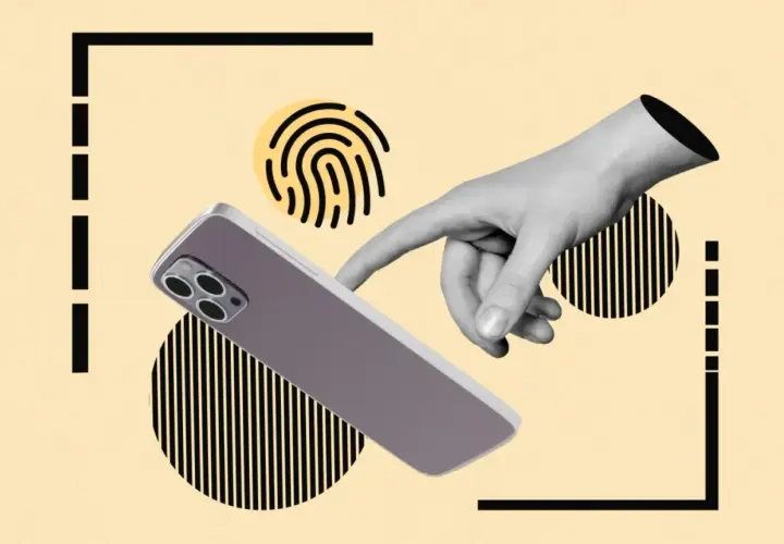 Dłoń dotyka telefonu, obok odcisk palca. Jak sprawdzić czy ktoś ma dostęp do mojego telefonu?