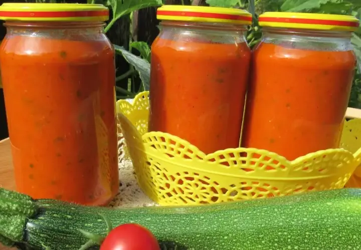 Sos do spaghetti do słoików z cukinią - łatwy przepis na zimę