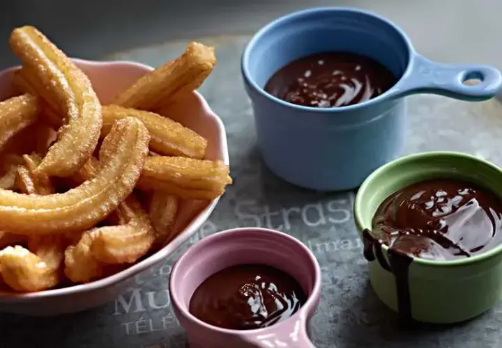 Jak się wymawia churros? Odkryj poprawną wymowę w polskim i hiszpańskim