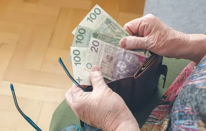 Jaka emerytura przy zarobkach 5000 brutto? Sprawdź, co Cię czeka
