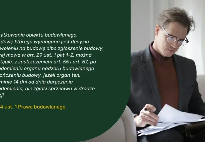 Mężczyzna w okularach analizuje dokumenty dotyczące inspekcji budowlanej.