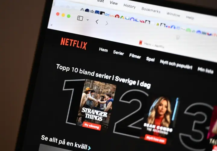 Netflix topp 10 serier i Sverige. Stranger Things är etta, vilket bekräftar att det är beroendeframkallande serier som lockar mest.