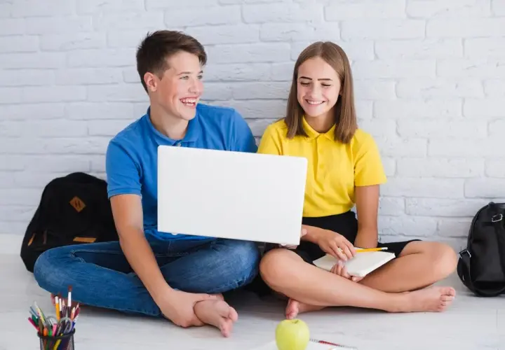 Jakie laptopy dla czwartoklasistów - wybierz najlepszy model dla dziecka