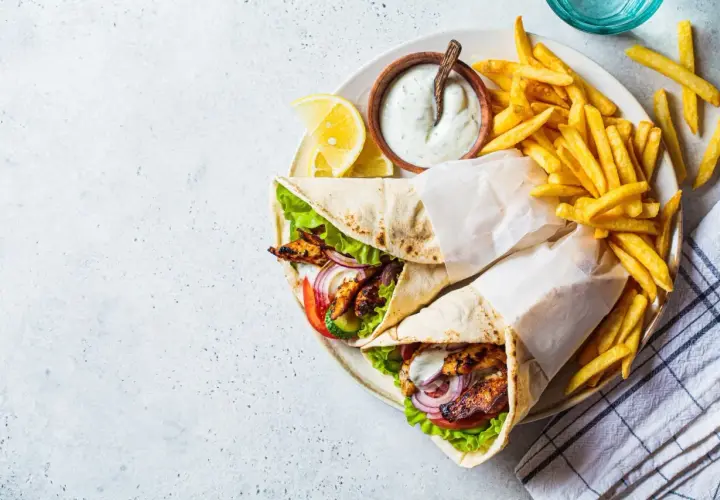 Gdzie zjeść najlepszą zapiekankę w Stalowej Woli? Sprawdź menu i ceny