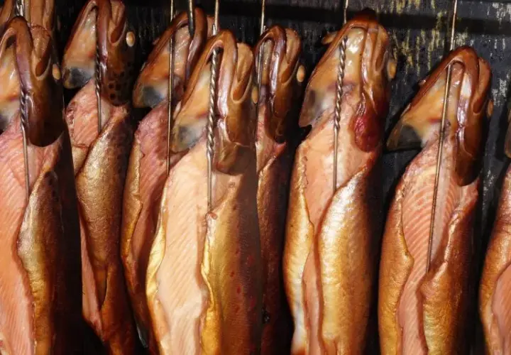 Jak wędzić pstrąga - proste sposoby na idealny smak i aromat