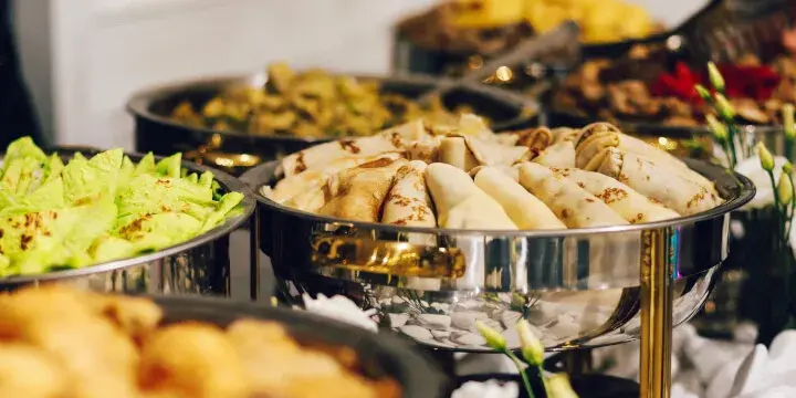 Ile można zarobić na cateringu? Zyski i koszty krok po kroku