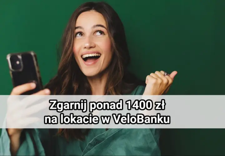 Uśmiechnięta kobieta trzyma telefon, a na ekranie widnieje napis "Zgarnij ponad 1400 zł na lokacie w VeloBanku".