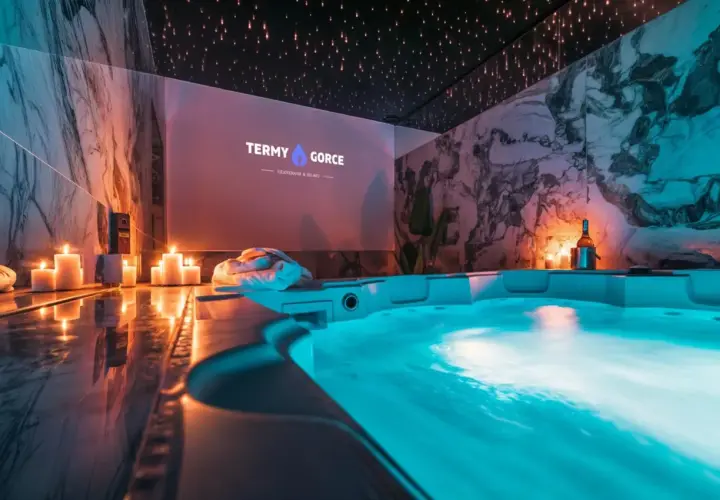 Relaks w jacuzzi przy blasku świec i gwieździstym suficie. Wiele osób poleca Termy Gorce na udany wypoczynek.