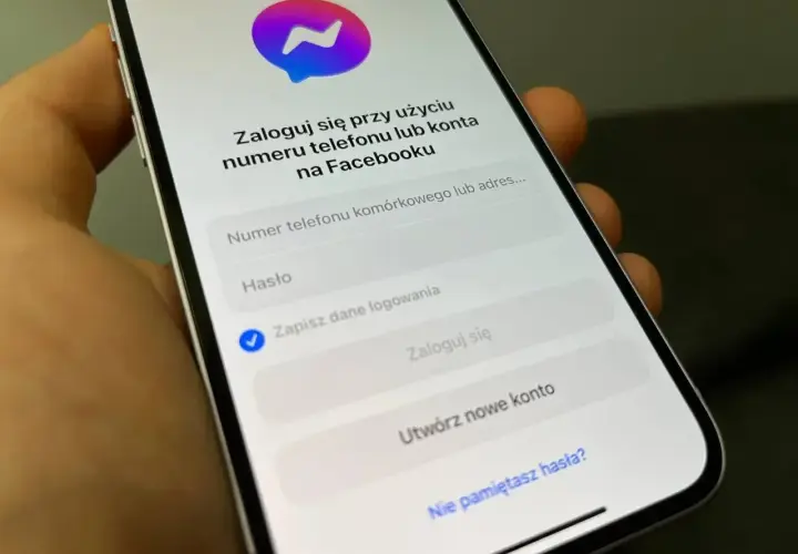 Ekran logowania Messengera. Czy można mieć Messengera bez Facebooka? Aplikacja pyta o numer telefonu lub adres e-mail powiązany z Facebookiem.