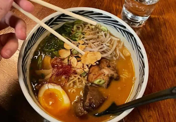 Ile faktycznie kalorii ma ramen: poznaj pełną wartość kaloryczną zupy