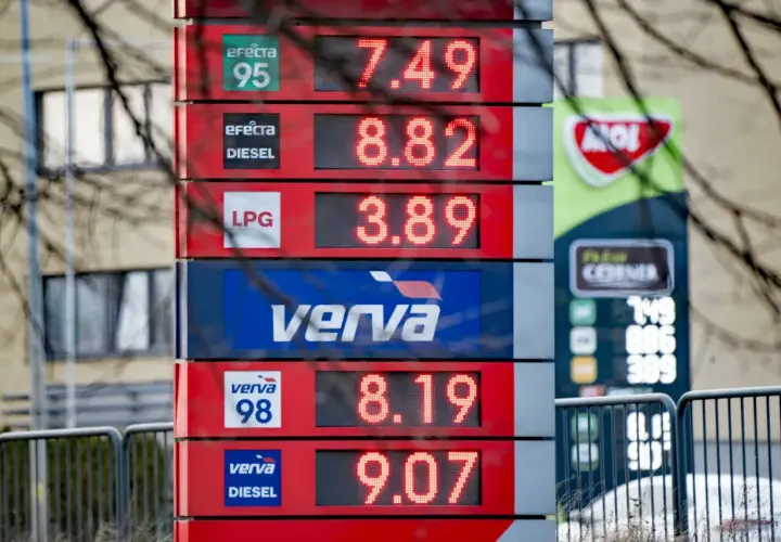 Ceny paliw na Orlenie: benzyna 95 za 7.49, diesel za 8.82 i 9.07, LPG za 3.89.