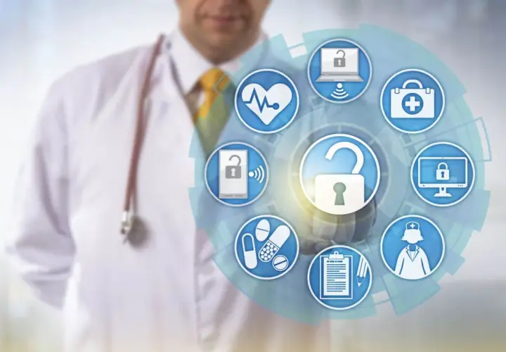 Medico con stetoscopio mostra un cerchio di icone mediche e di sicurezza, simboleggiando la **sicurezza informatica e privacy** nel settore sanitario.