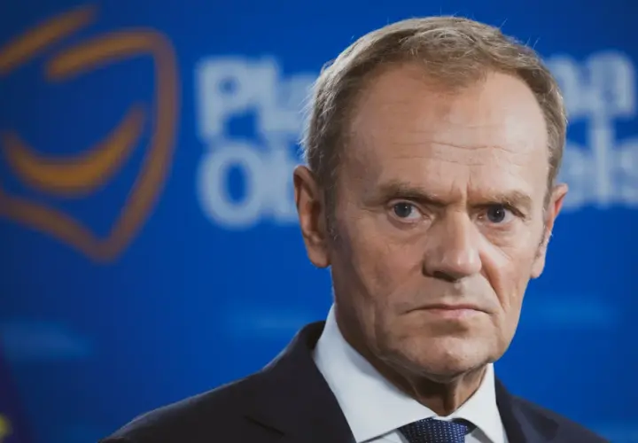 Donald Tusk, lider Platformy Obywatelskiej, partii, która często jest postrzegana jako centrum lub lewica.