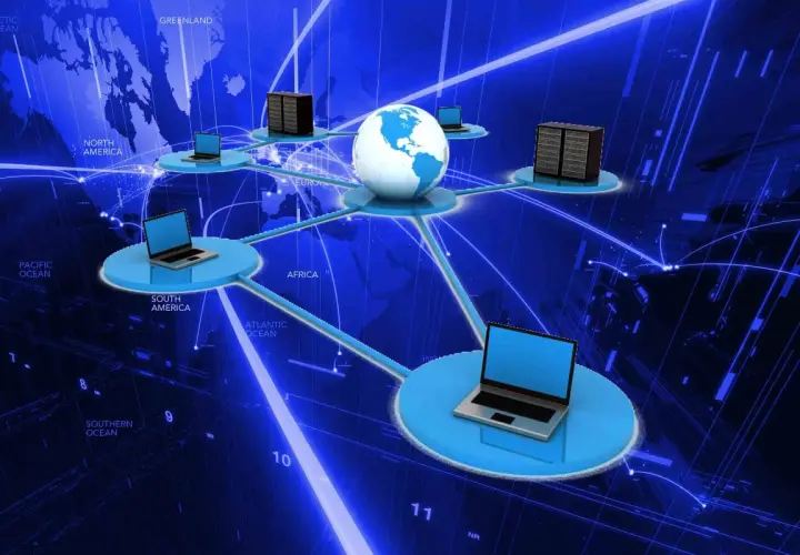Conexión global de dispositivos y servidores, representando la red y el protocolo NTP para sincronización horaria.