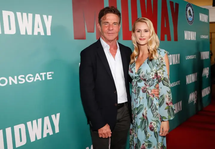 Dennis Quaid z żoną na premierze filmu "Midway".