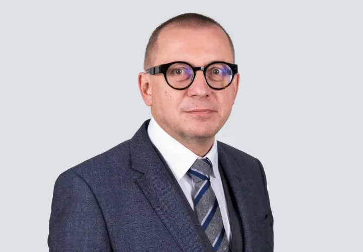 Jacek Olszewski kim jest z zawodu - poznaj jego specjalizację prawną