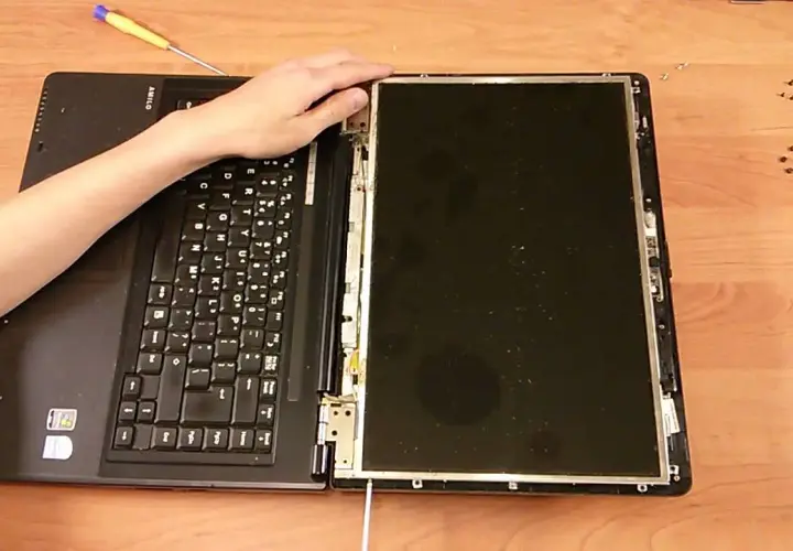 Ile kosztuje wymiana matrycy w laptopie Lenovo? Sprawdź ceny i opcje