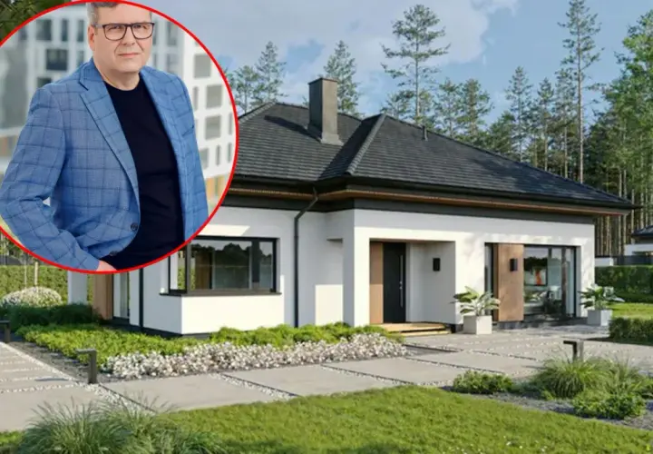Mężczyzna w garniturze obok nowoczesnego domu. Szacowany koszt budowy domu 220m2.