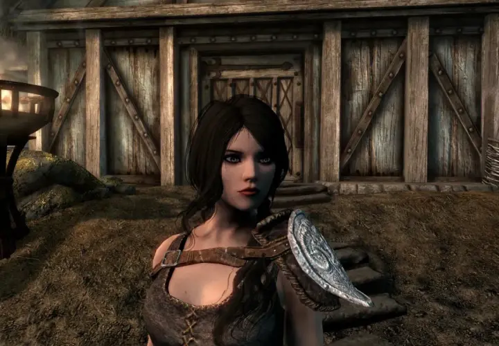 Postać z gry Skyrim, z pięknymi oczami i zbroją, wygląda jak z najlepszych modów do Skyrim.