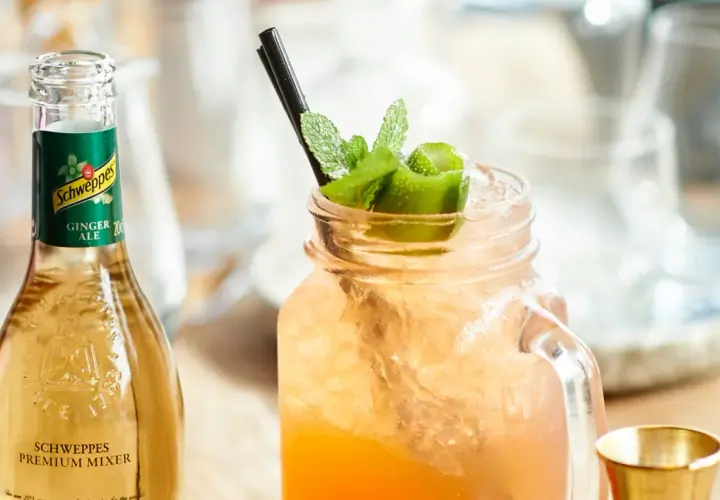 Napój Schweppes: Odkryj smaki i idealne połączenia do drinków