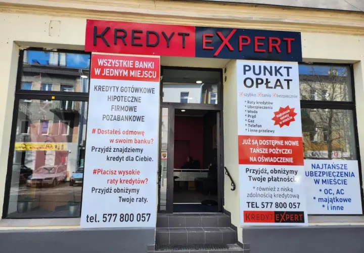 Logo Kredyt Expert z informacjami o kredytach i punktem opłat.