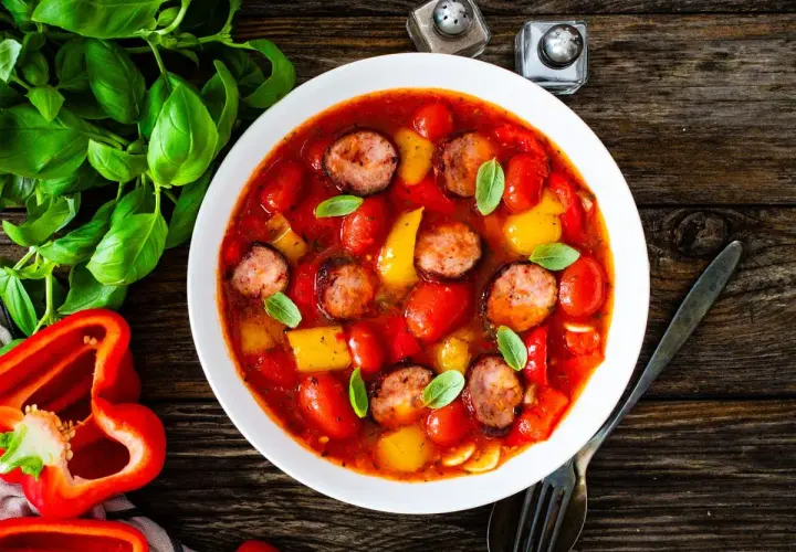 Jakie przyprawy do fasolki po bretońsku, aby uzyskać wyjątkowy smak?