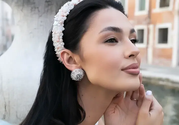 Czy opaski są modne? Odkryj najnowsze trendy i stylizacje