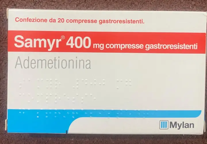 Confezione di Samyr 400 mg compresse gastroresistenti, ademetionina. Nonostante alcuni pensino che Samyr 400 fa ingrassare, è un farmaco per il fegato.