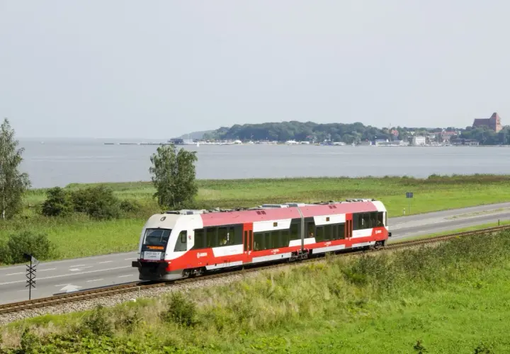 Pociąg do Kuźnicy (Hel) w 2026? Sprawdź, gdzie wysiądziesz!