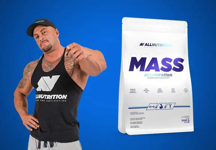 Mięśniak w koszulce ALLNUTRITION wskazuje na opakowanie gainera MASS ACCELERATION. To odpowiedź na pytanie: co to gainer?