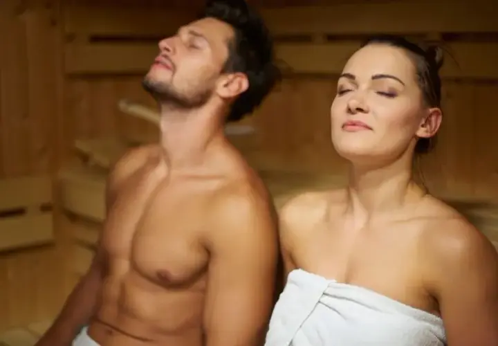 Czy w soczewkach można iść do sauny? Sprawdź ryzyko i zagrożenia