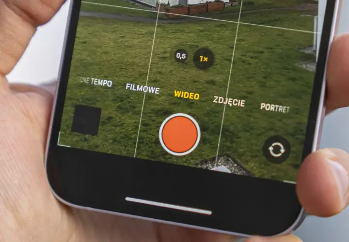 Aplikacja aparatu iPhone, tryb WIDEO. Dowiedz się, jak zrobić filmik ze zdjęć z podkładem muzycznym na iPhone.